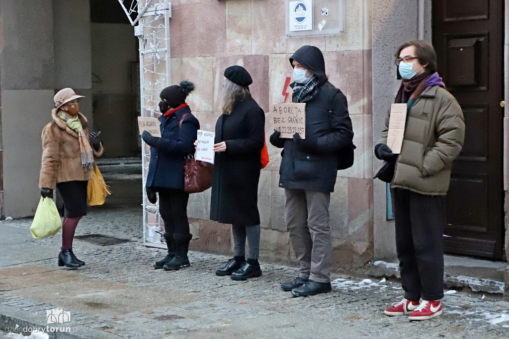 Pikieta pod siedzibą PiS