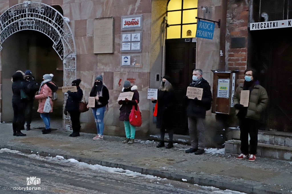 Pikieta pod siedzibą PiS