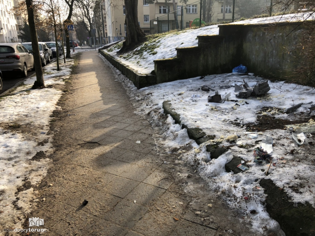 Toruń: śmieci na Bydgoskim Przedmieściu