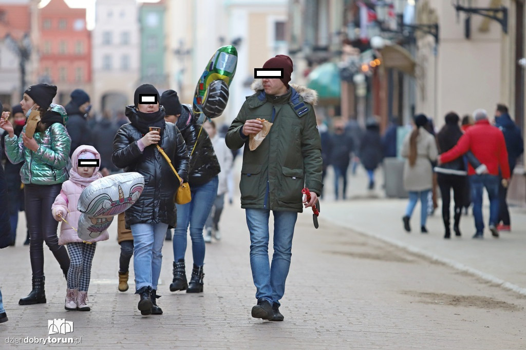 Tak torunianie noszą maseczki