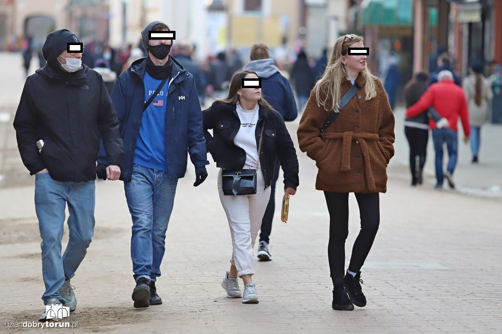 Tak torunianie noszą maseczki