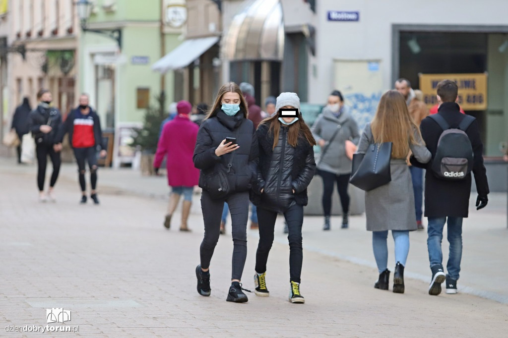 Tak torunianie noszą maseczki