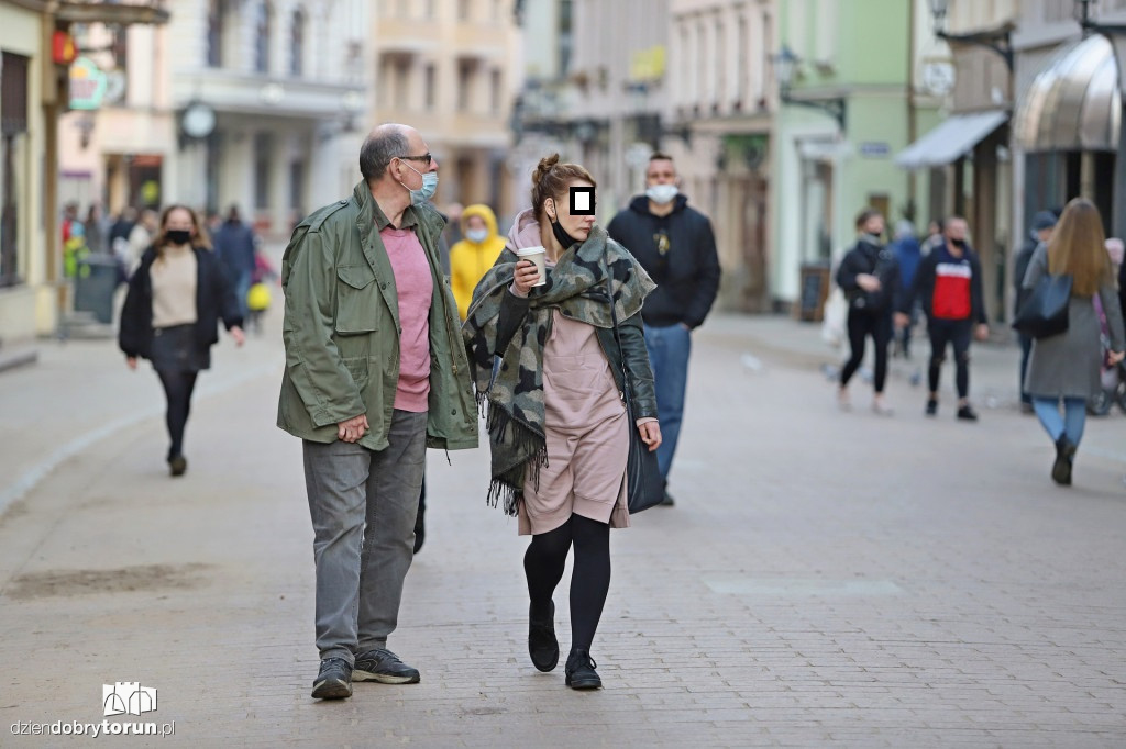 Tak torunianie noszą maseczki