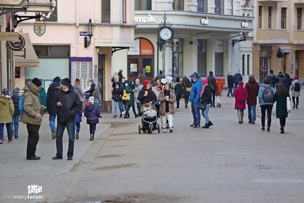 Tak torunianie noszą maseczki