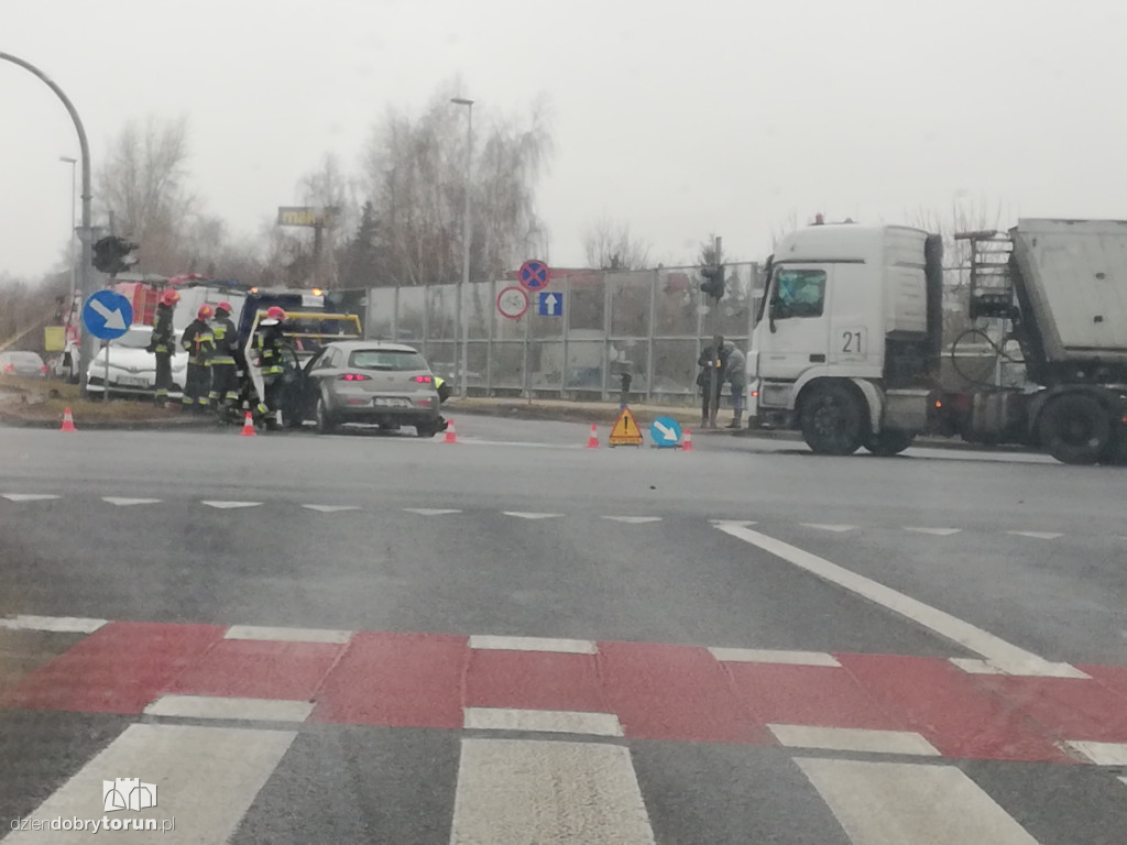 Toruń: kolizja przy Olimpijskiej/Olsztyńskiej