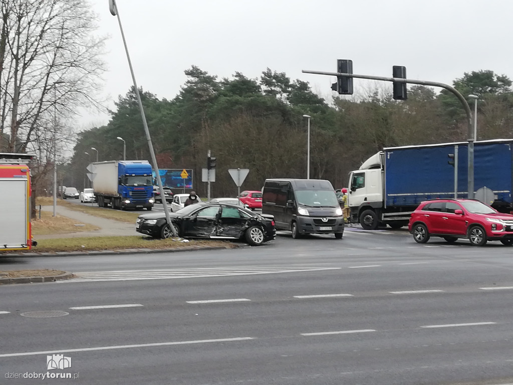 Toruń: poważna kolizja przy Szosie Chełmińskiej