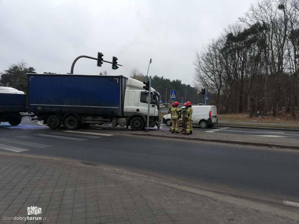 Toruń: poważna kolizja przy Szosie Chełmińskiej