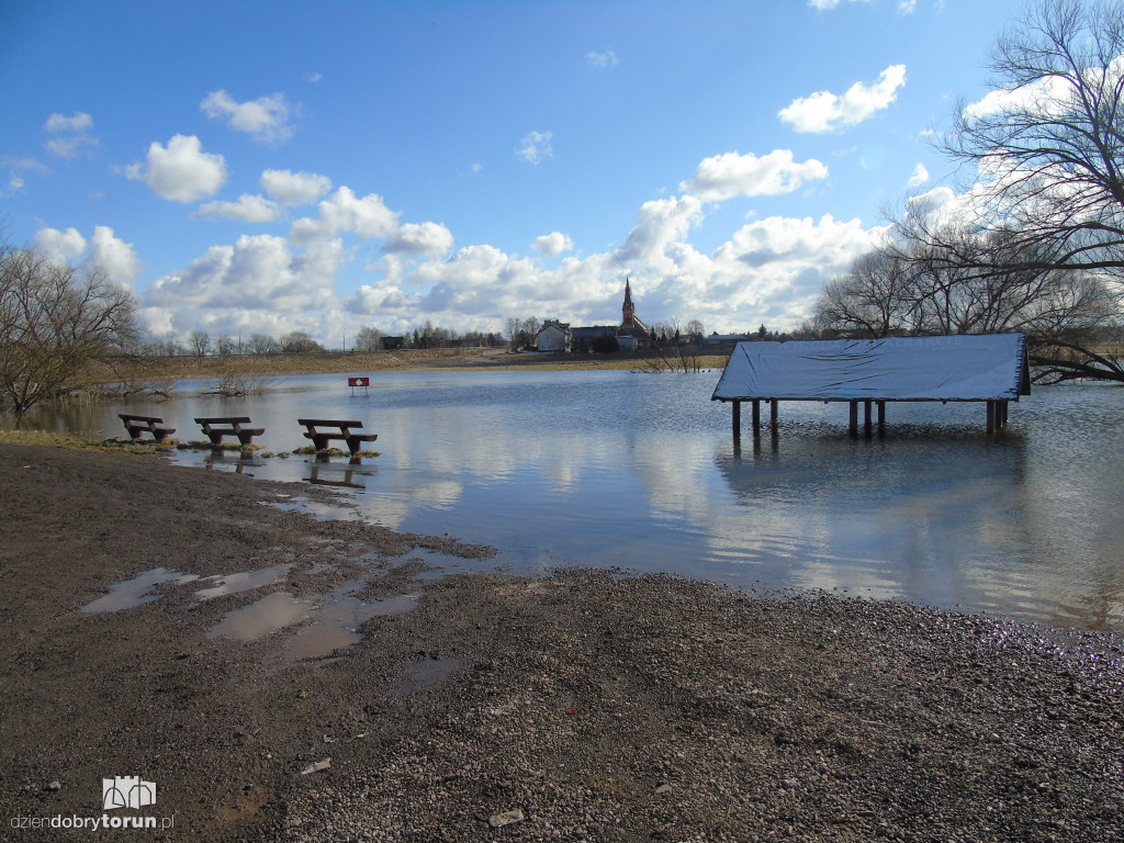 Toruń: Drwęca wylała w Złotorii/Kaszczorku
