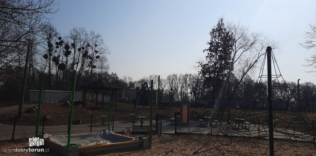 Toruń: zniszczony plac zabaw przy Olsztyńskiej