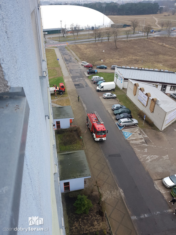 Toruń: ćwiczenia strażaków przy Suleckiego