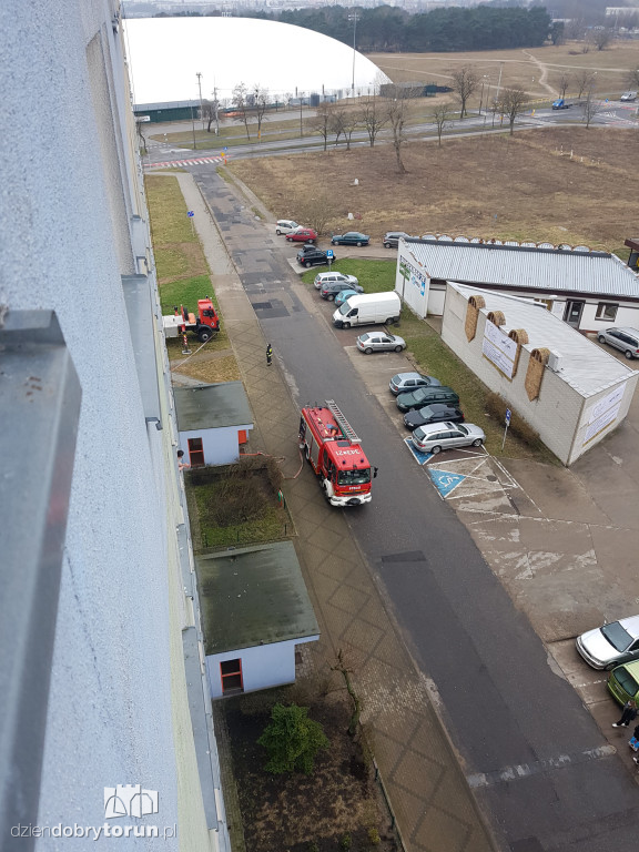 Toruń: ćwiczenia strażaków przy Suleckiego