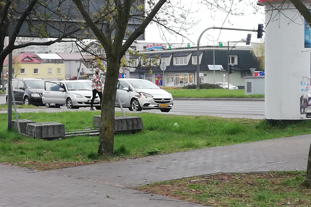 Toruń: kolizja trzech aut na Rubinkowie