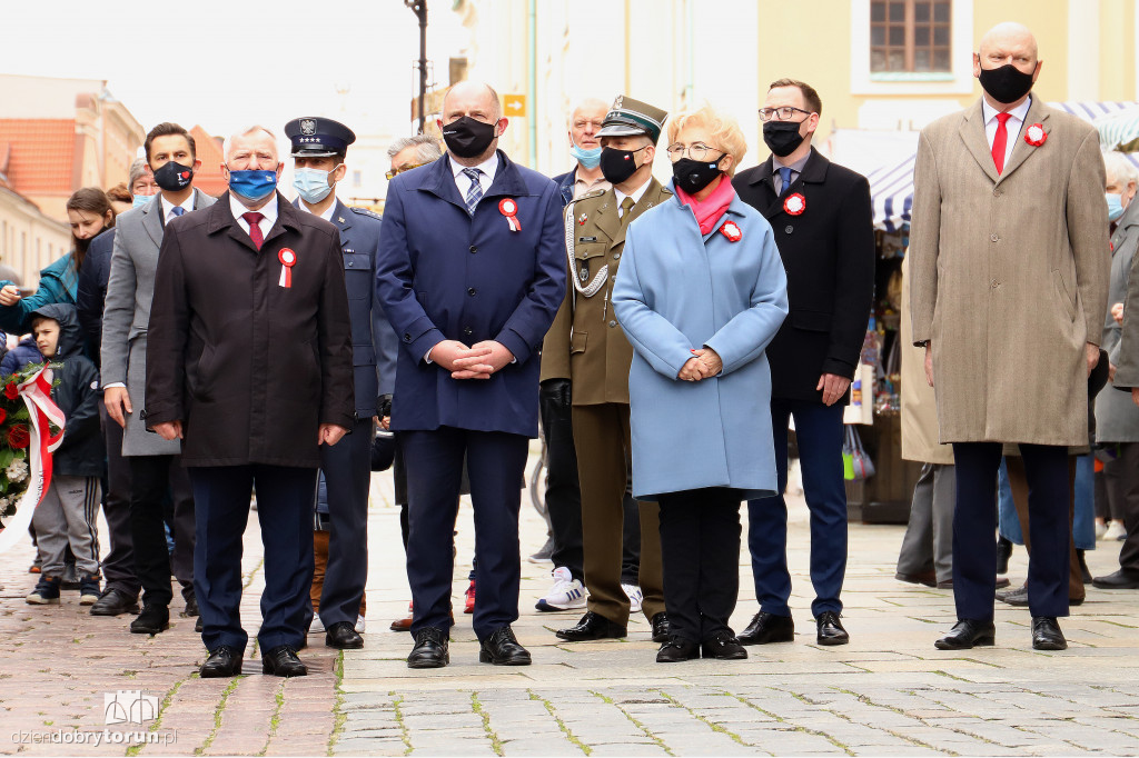 Toruń: uroczyste podniesienie flagi