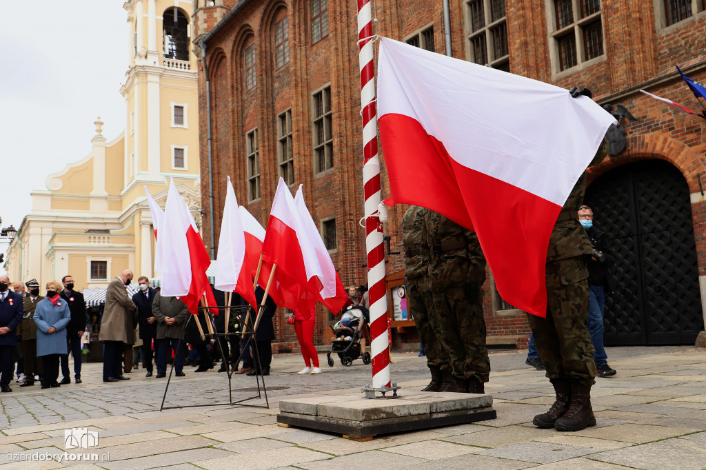Toruń: uroczyste podniesienie flagi