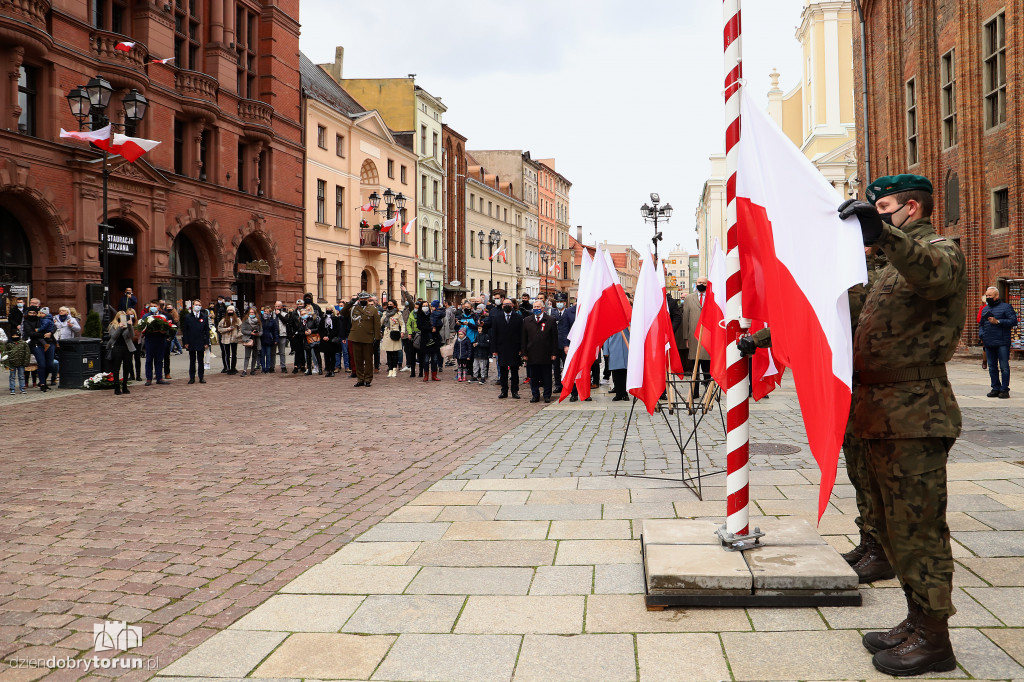 Toruń: uroczyste podniesienie flagi