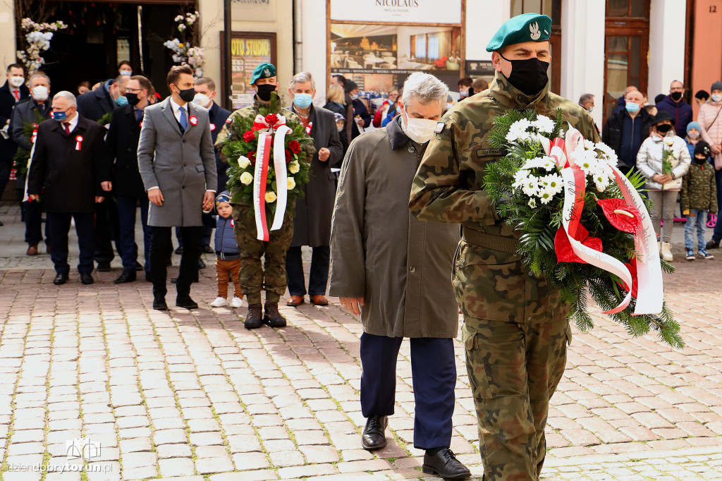 Toruń: uroczyste złożenie kwiatów