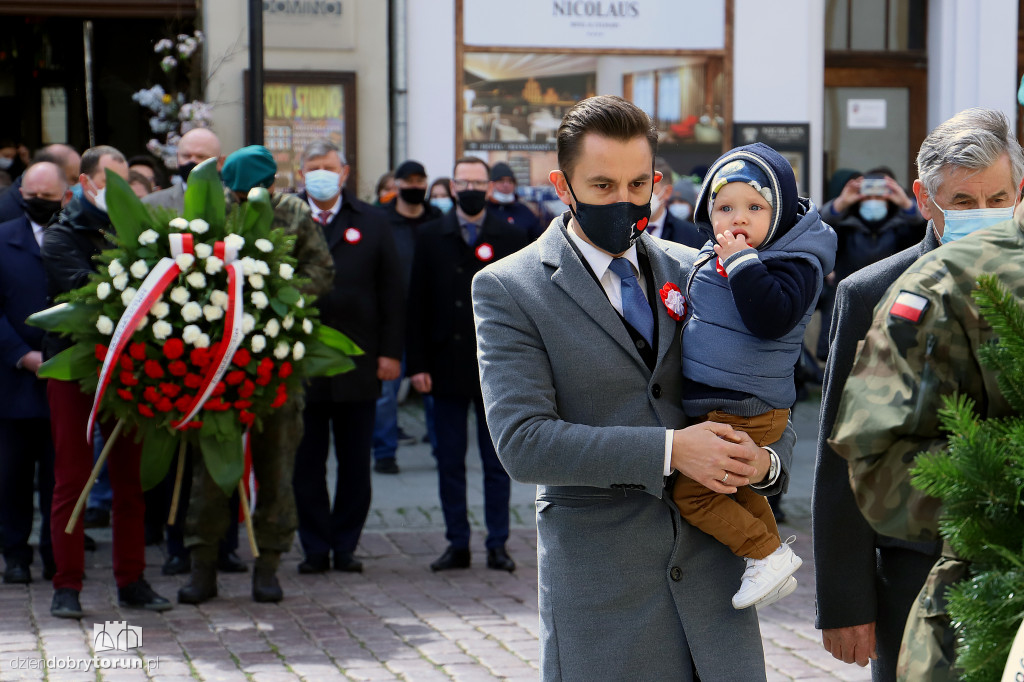 Toruń: uroczyste złożenie kwiatów
