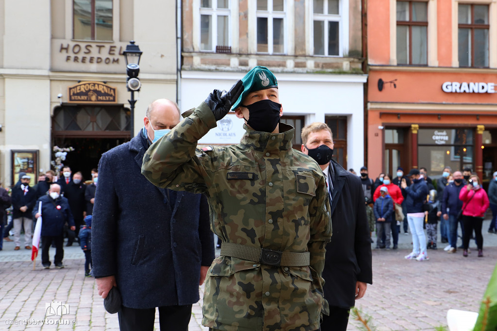 Toruń: uroczyste złożenie kwiatów
