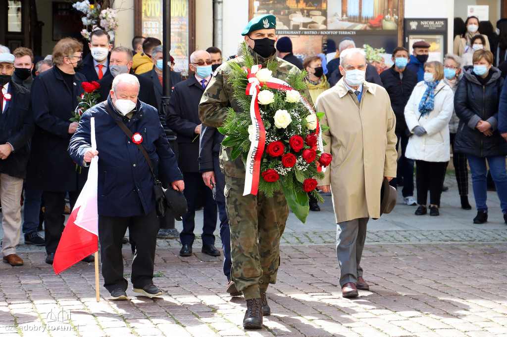 Toruń: uroczyste złożenie kwiatów