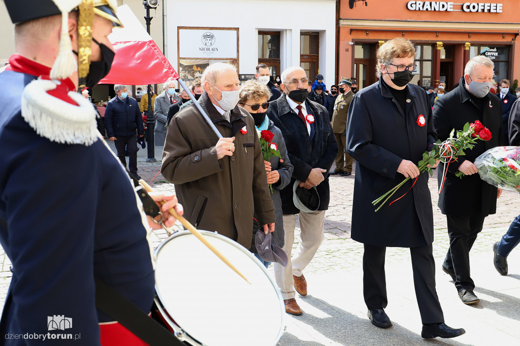 Toruń: uroczyste złożenie kwiatów