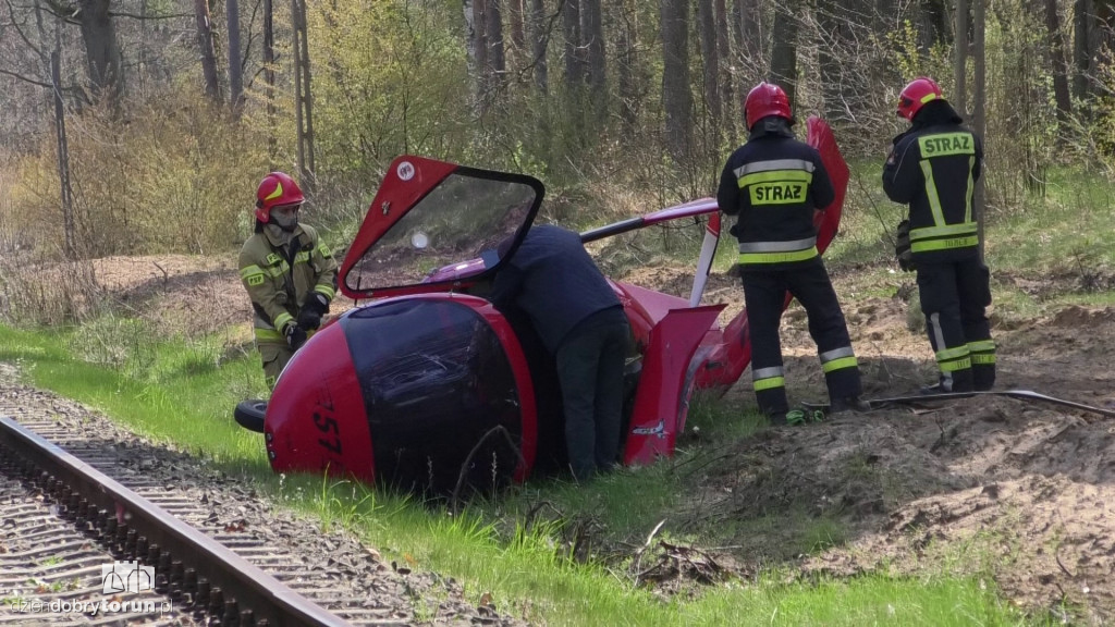 Toruń: wiatrakowiec spadł na tory