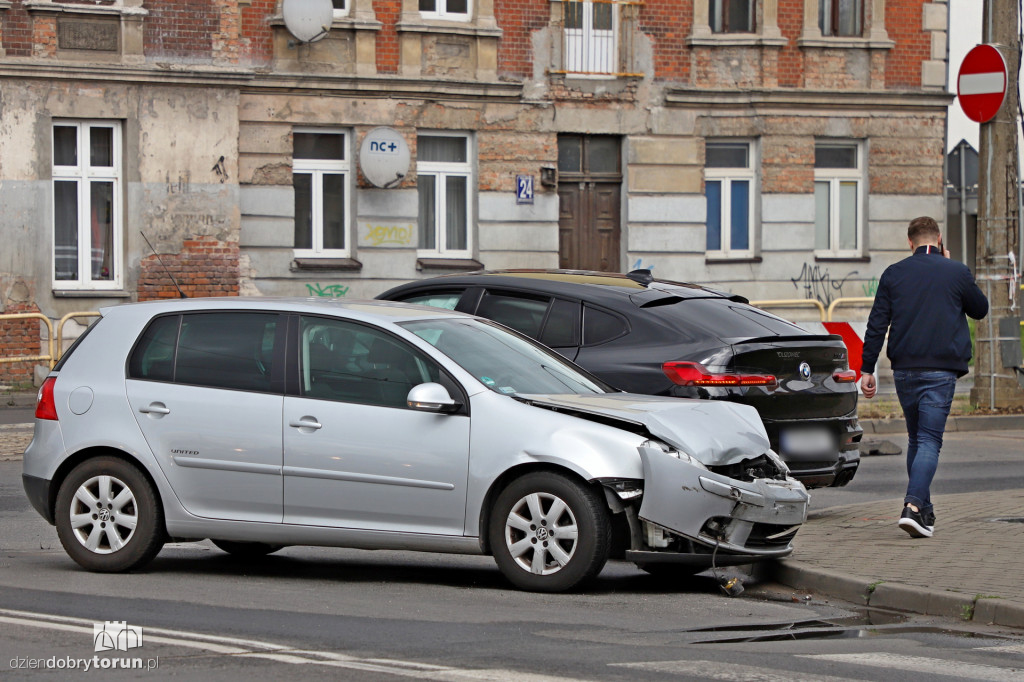 Zderzenie BMW i Volkswagena na Broniewskiego