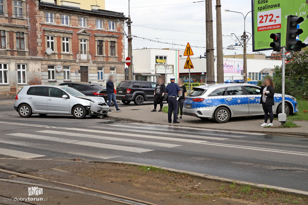 Zderzenie BMW i Volkswagena na Broniewskiego