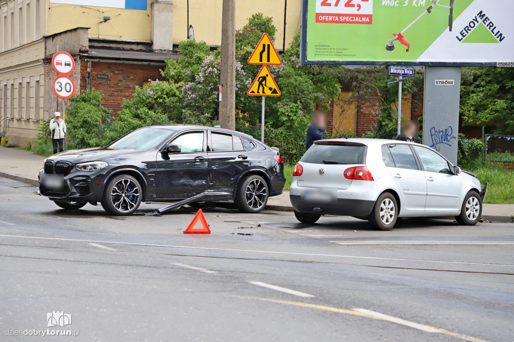 Zderzenie BMW i Volkswagena na Broniewskiego