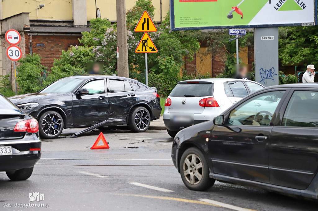 Zderzenie BMW i Volkswagena na Broniewskiego