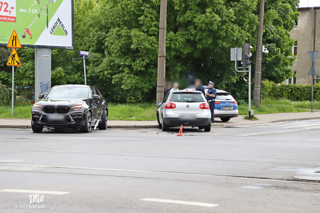 Zderzenie BMW i Volkswagena na Broniewskiego