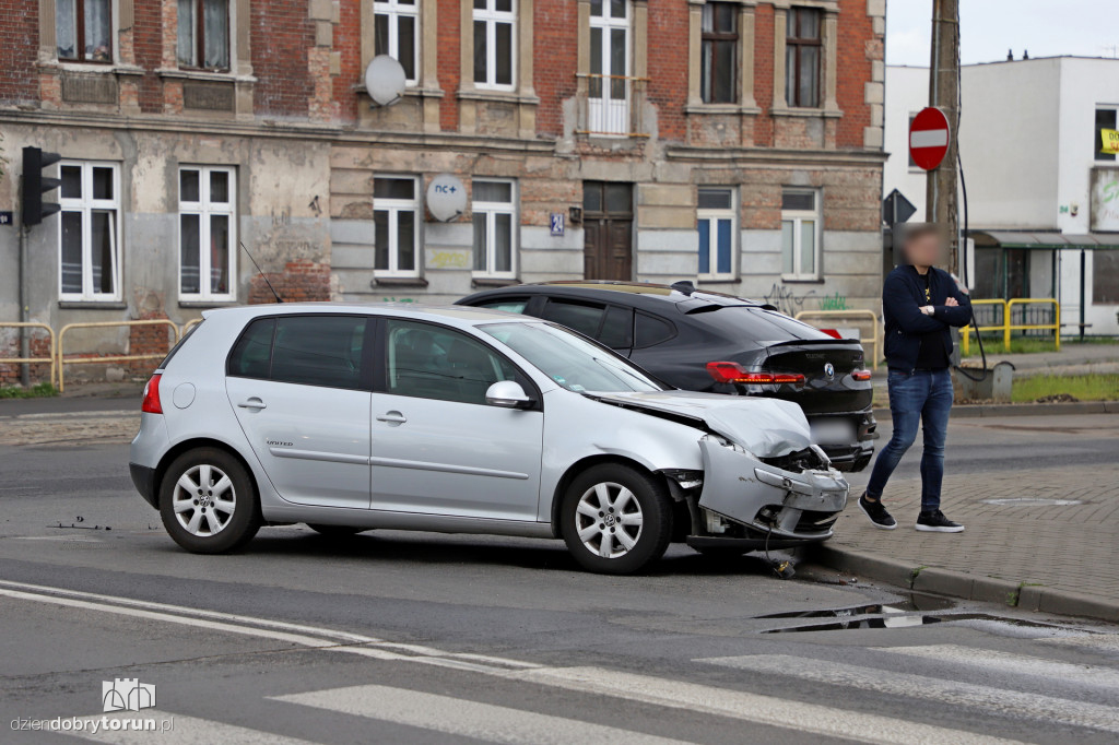 Zderzenie BMW i Volkswagena na Broniewskiego