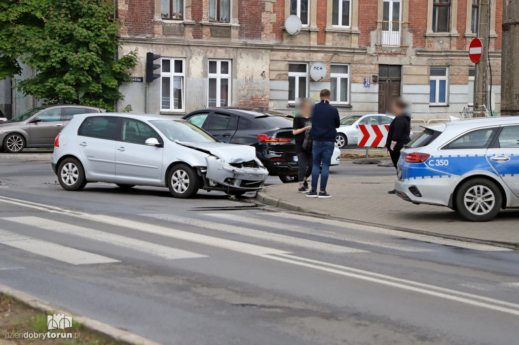 Zderzenie BMW i Volkswagena na Broniewskiego
