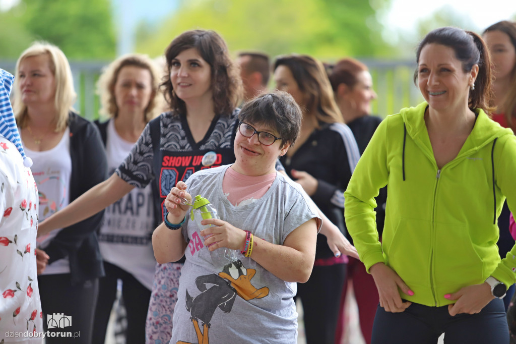 Charytatywny maraton zumby dla śpiochów