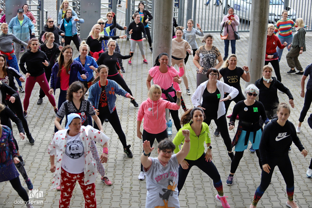 Charytatywny maraton zumby dla śpiochów