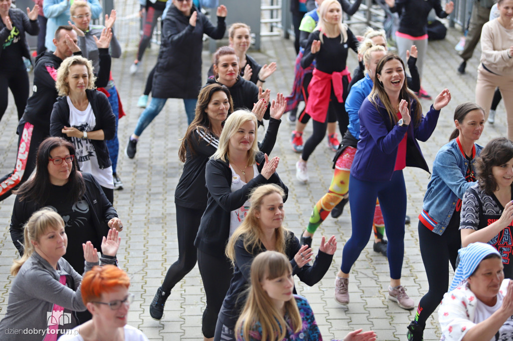 Charytatywny maraton zumby dla śpiochów