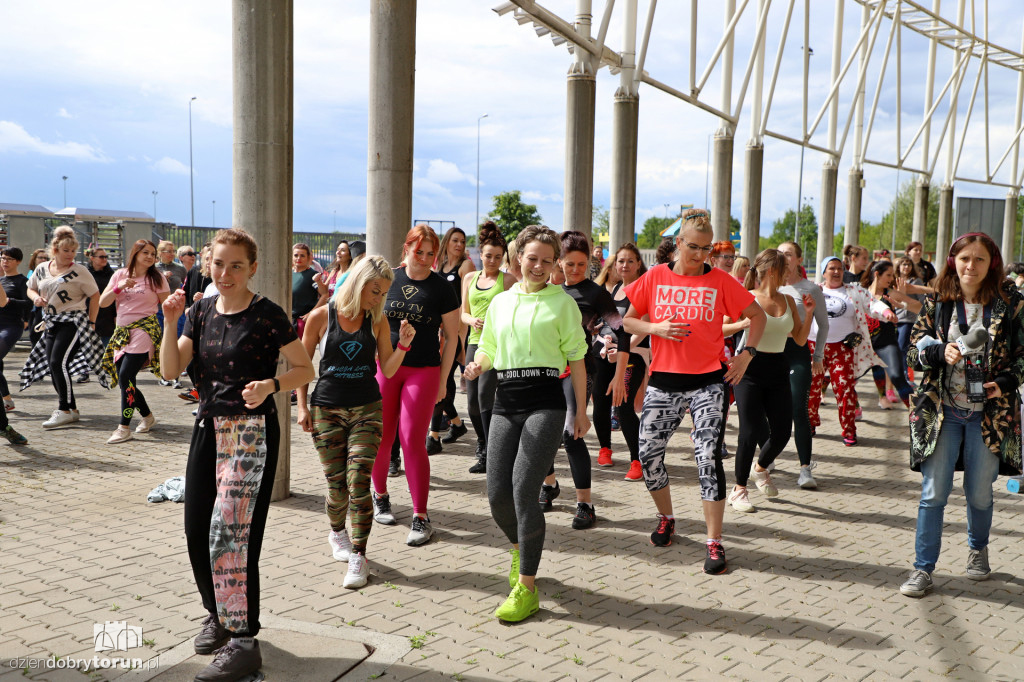 Charytatywny maraton zumby dla śpiochów