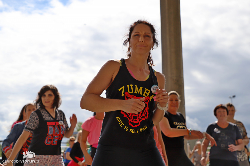 Charytatywny maraton zumby dla śpiochów