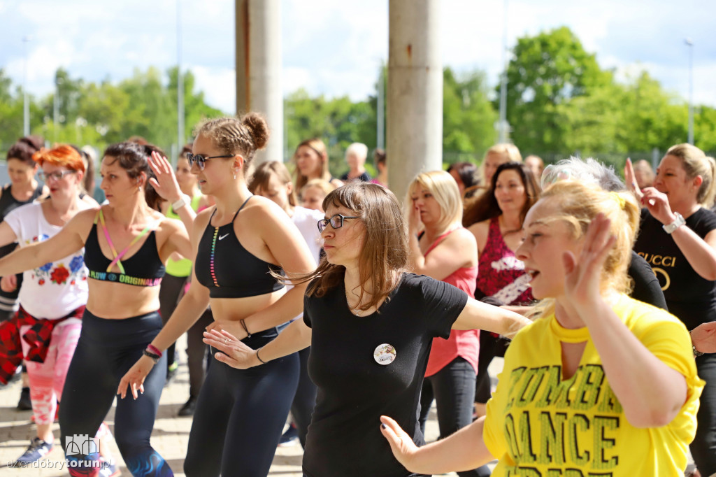 Charytatywny maraton zumby dla śpiochów