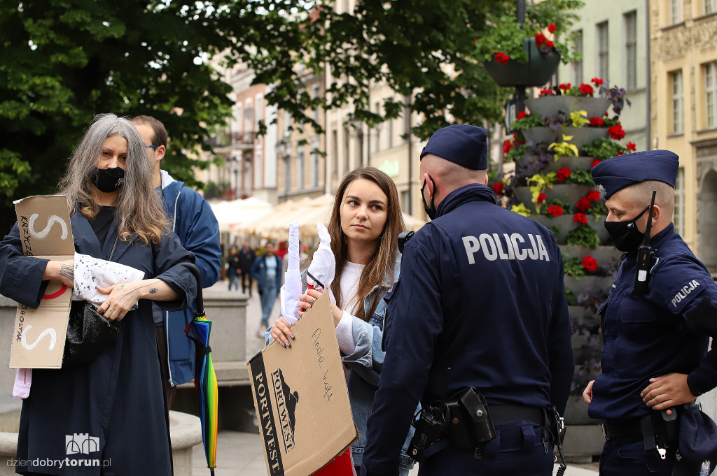 Toruń: minuta krzyku dla Białorusi