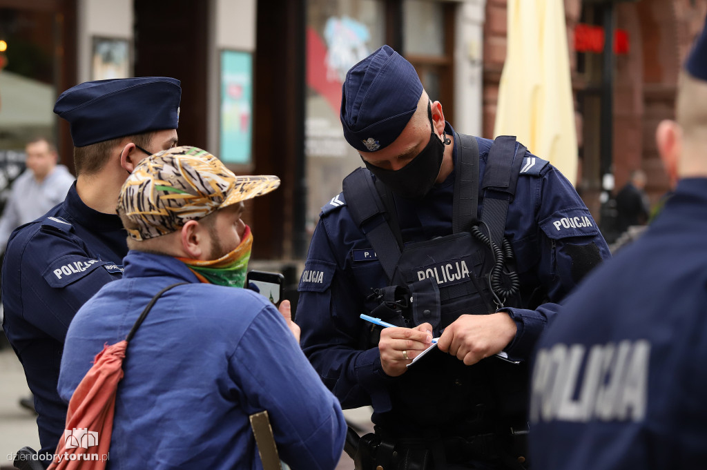 Toruń: minuta krzyku dla Białorusi