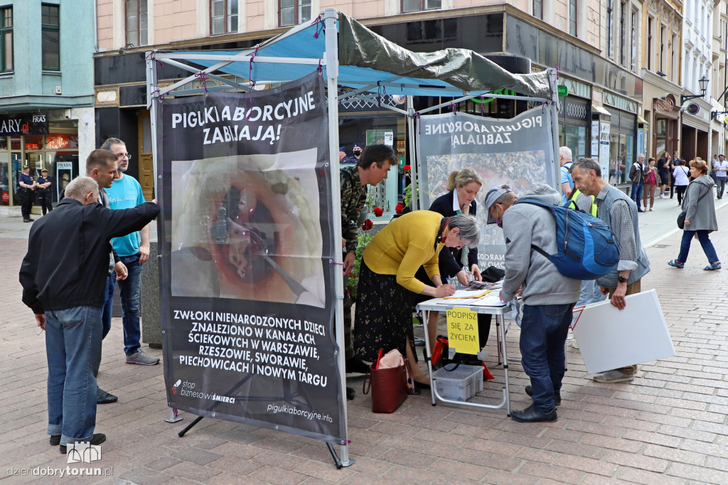 Podpisy pod zaostrzeniem ustawy aborcyjnej w Toruniu