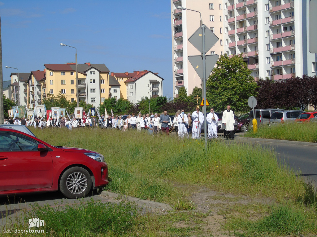 Torunianie wzięli udział w procesji Bożego Ciała