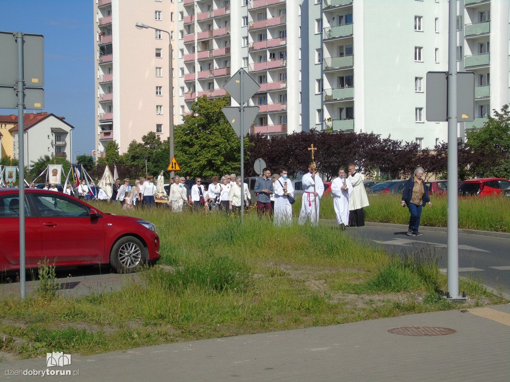 Torunianie wzięli udział w procesji Bożego Ciała