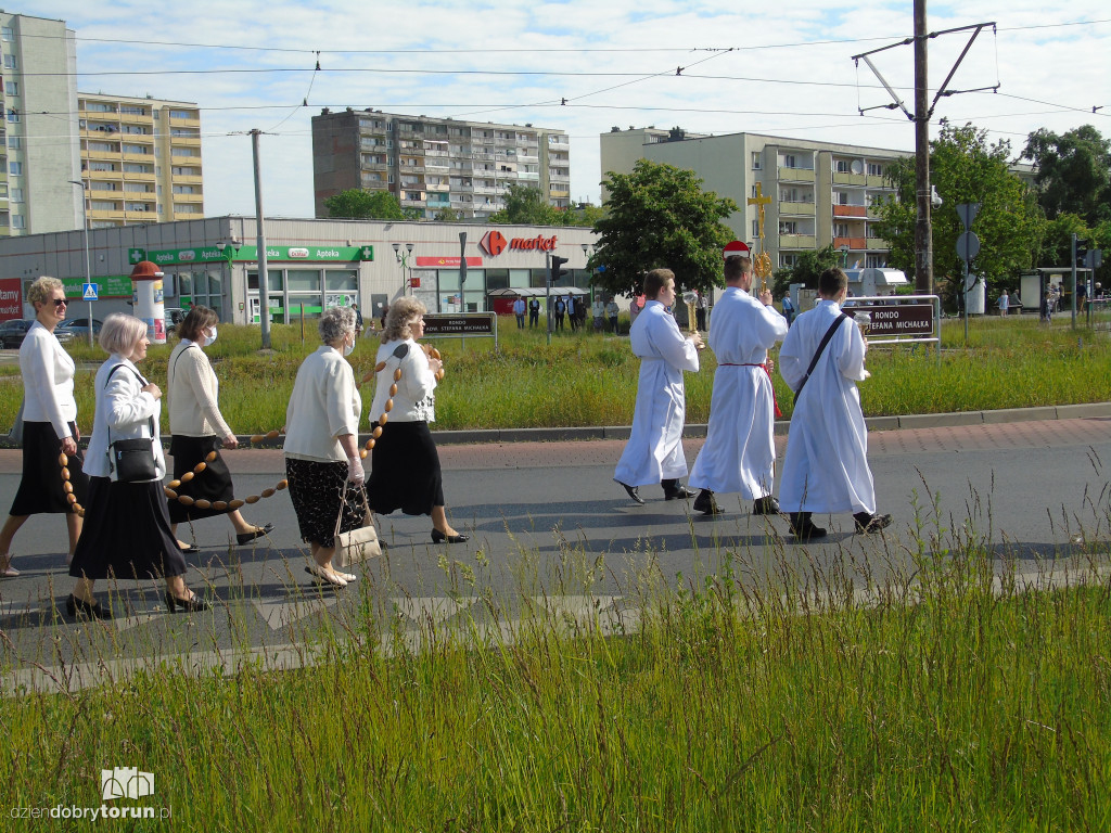 Torunianie wzięli udział w procesji Bożego Ciała