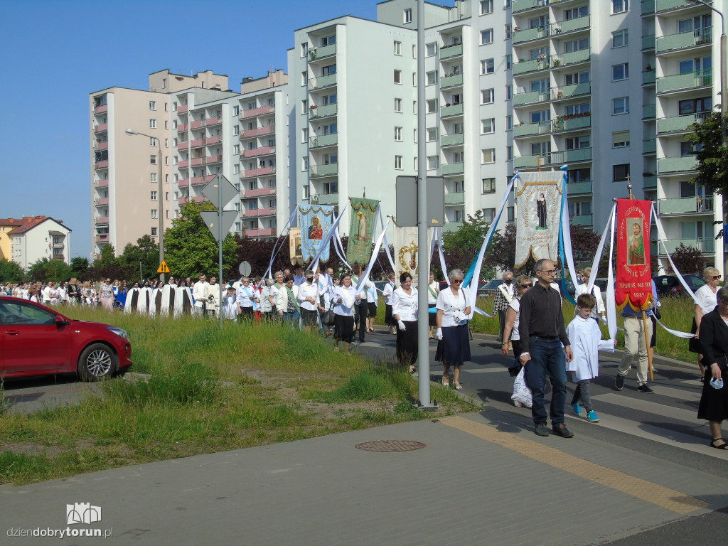 Torunianie wzięli udział w procesji Bożego Ciała