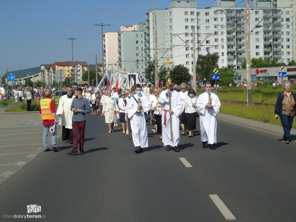 Torunianie wzięli udział w procesji Bożego Ciała