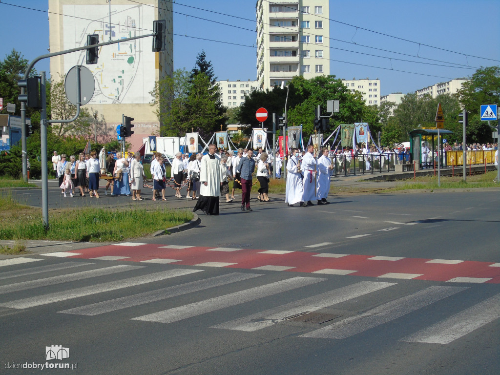 Torunianie wzięli udział w procesji Bożego Ciała