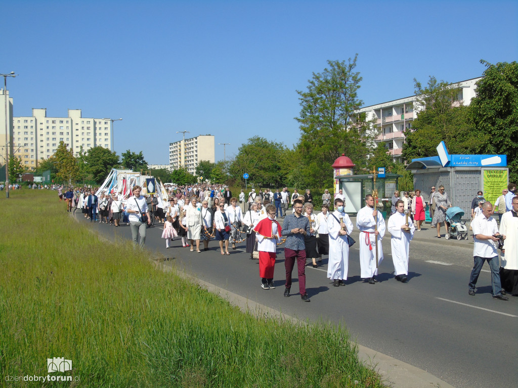 Torunianie wzięli udział w procesji Bożego Ciała