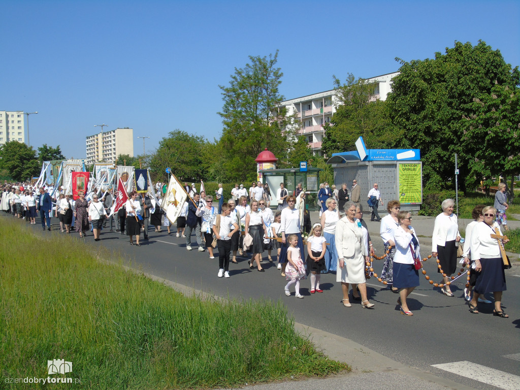 Torunianie wzięli udział w procesji Bożego Ciała