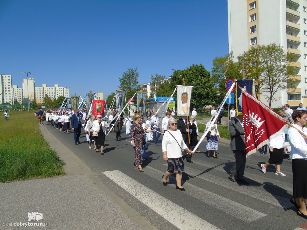 Torunianie wzięli udział w procesji Bożego Ciała